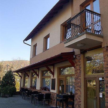 Penzion Majak Banska Bystrica Bagian luar foto
