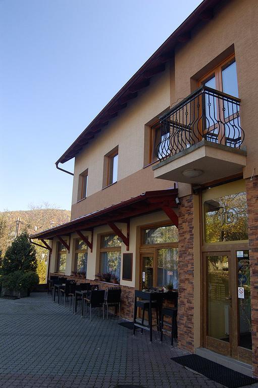 Penzion Majak Banska Bystrica Bagian luar foto