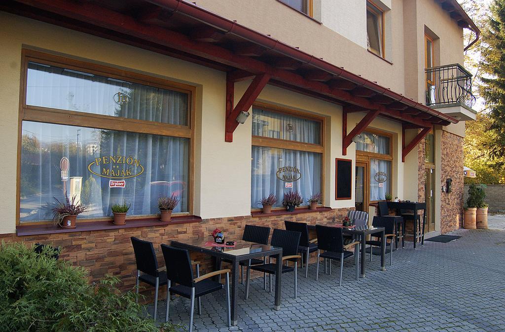 Penzion Majak Banska Bystrica Bagian luar foto