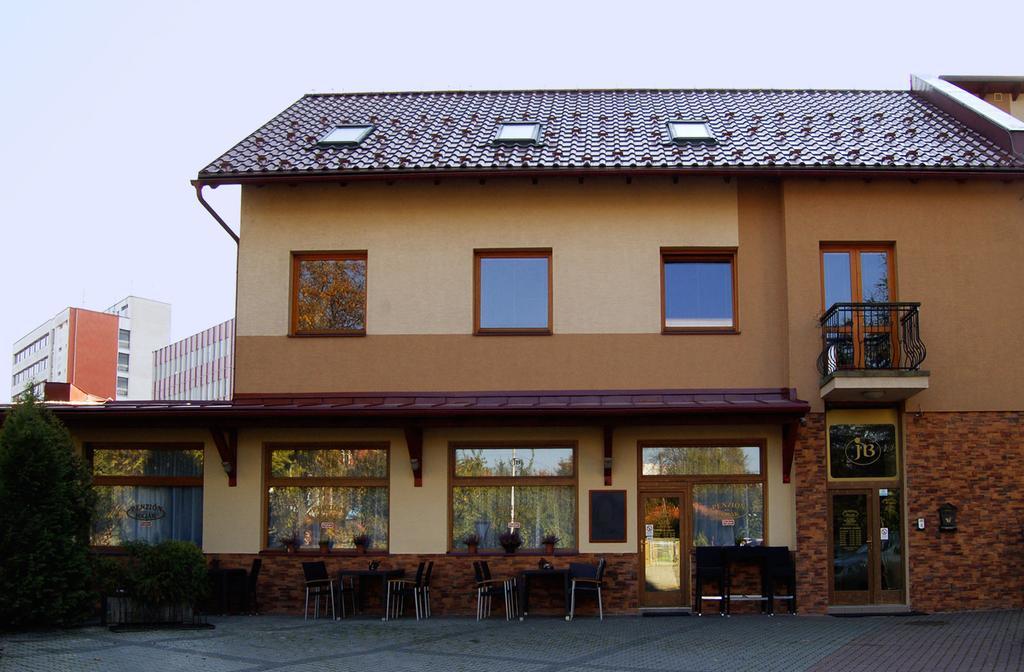 Penzion Majak Banska Bystrica Bagian luar foto